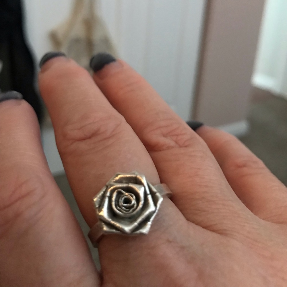 Sterling Silver 925 Flower Ring Size 9 NEW